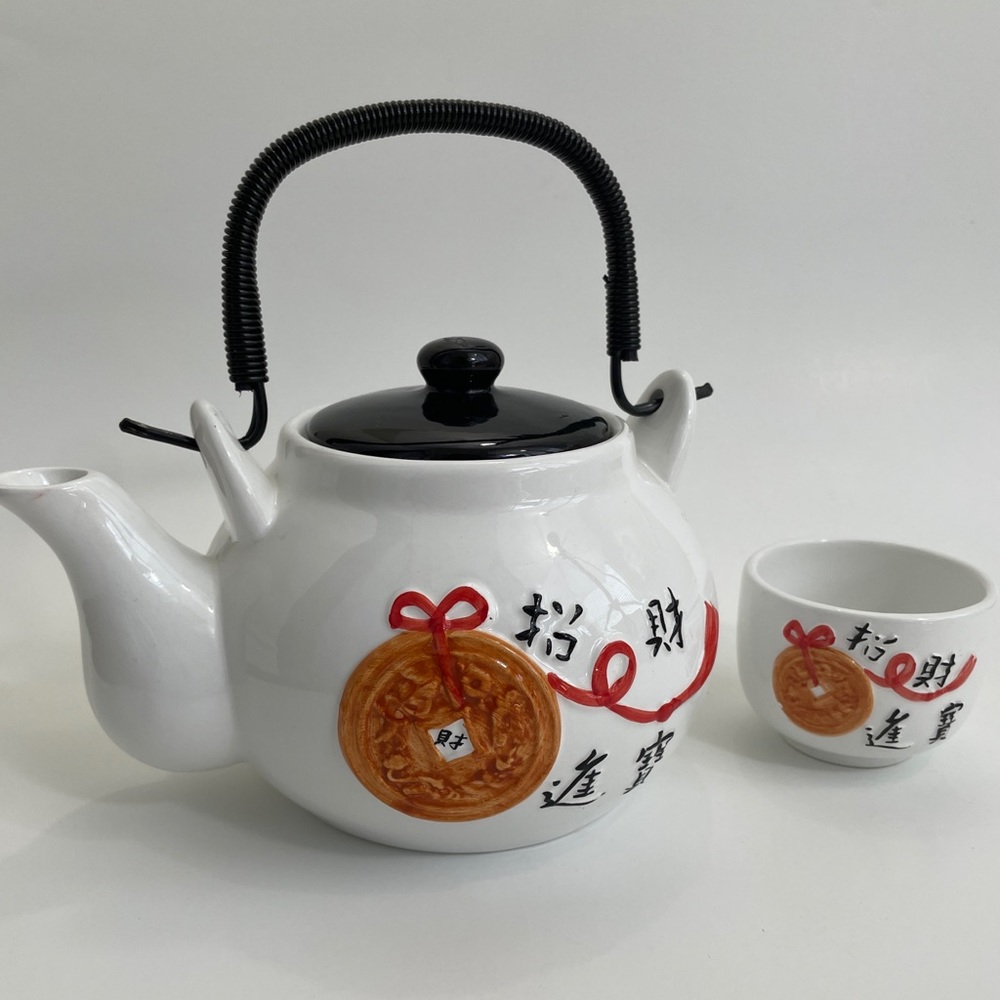 Asian chinese style teapot and 1 teacup preowned